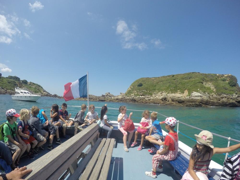 Sorti scolaire en mer près de Biarritz